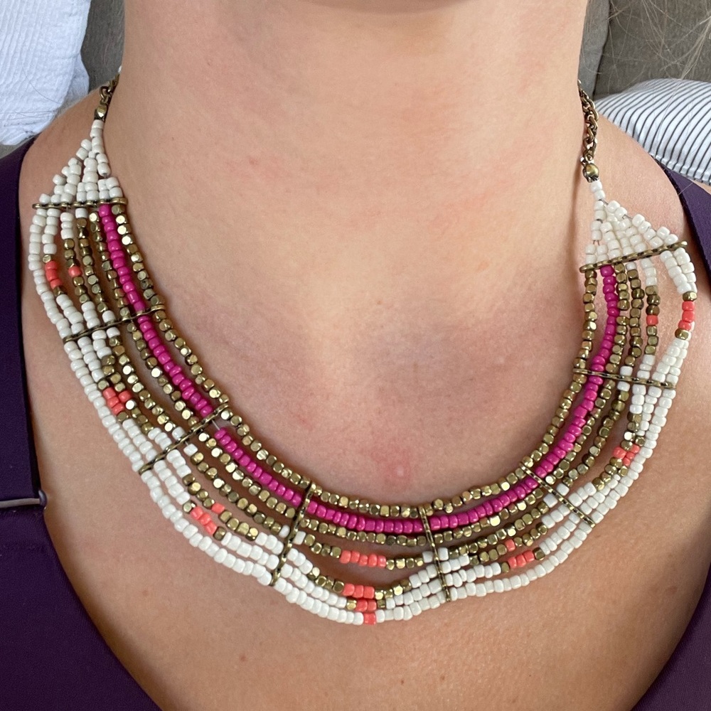 Hollister statement necklace